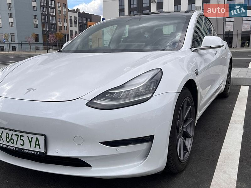 Седан Tesla Model 3 2019 в Ровно