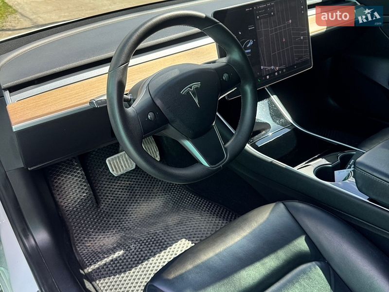 Седан Tesla Model 3 2019 в Днепре