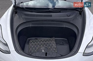Седан Tesla Model 3 2019 в Ровно