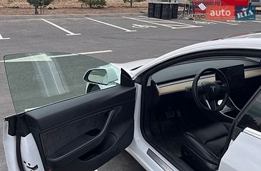 Седан Tesla Model 3 2019 в Ровно