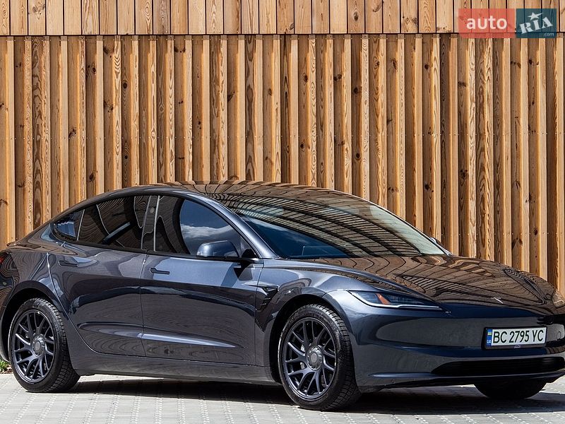 Tesla Model 3 2024