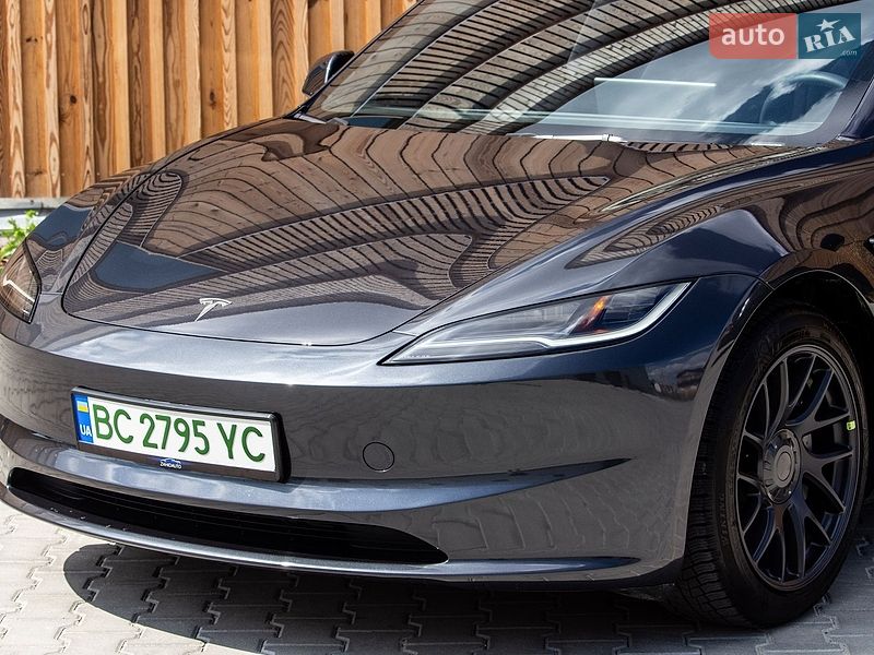 Седан Tesla Model 3 2024 в Львові