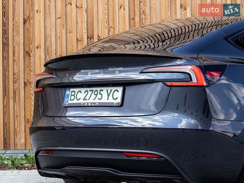Седан Tesla Model 3 2024 в Львові