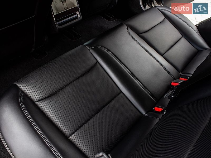 Седан Tesla Model 3 2024 в Львові