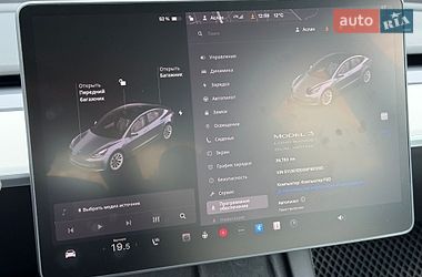 Седан Tesla Model 3 2021 в Києві