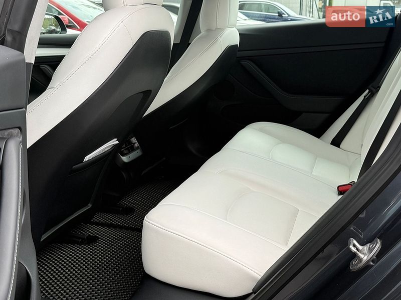 Седан Tesla Model 3 2021 в Києві
