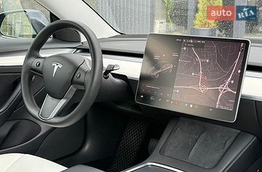 Седан Tesla Model 3 2021 в Києві