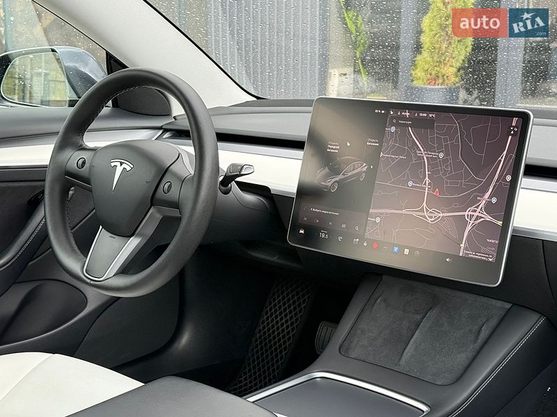 Седан Tesla Model 3 2021 в Києві