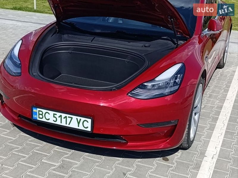 Седан Tesla Model 3 2019 в Львові