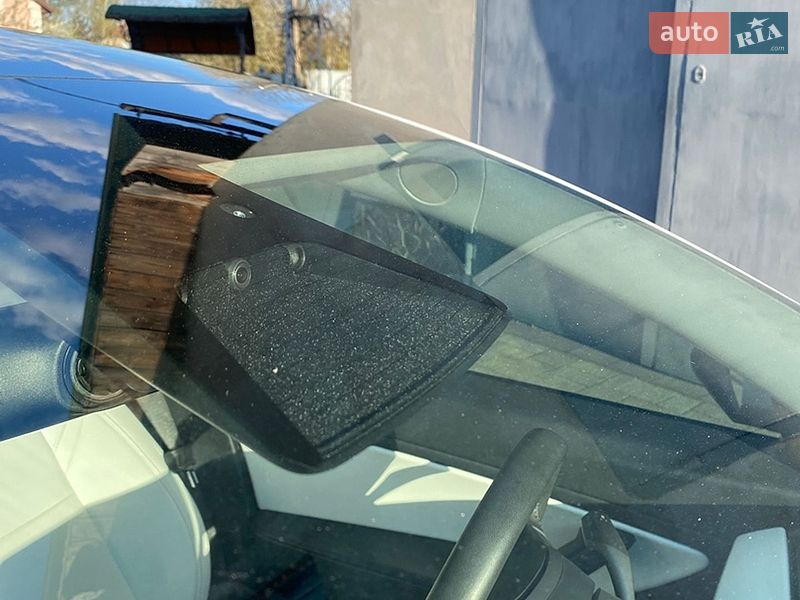 Седан Tesla Model 3 2020 в Ивано-Франковске