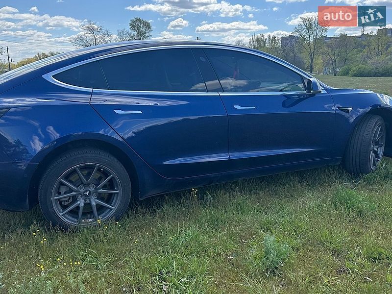 Седан Tesla Model 3 2018 в Каменском