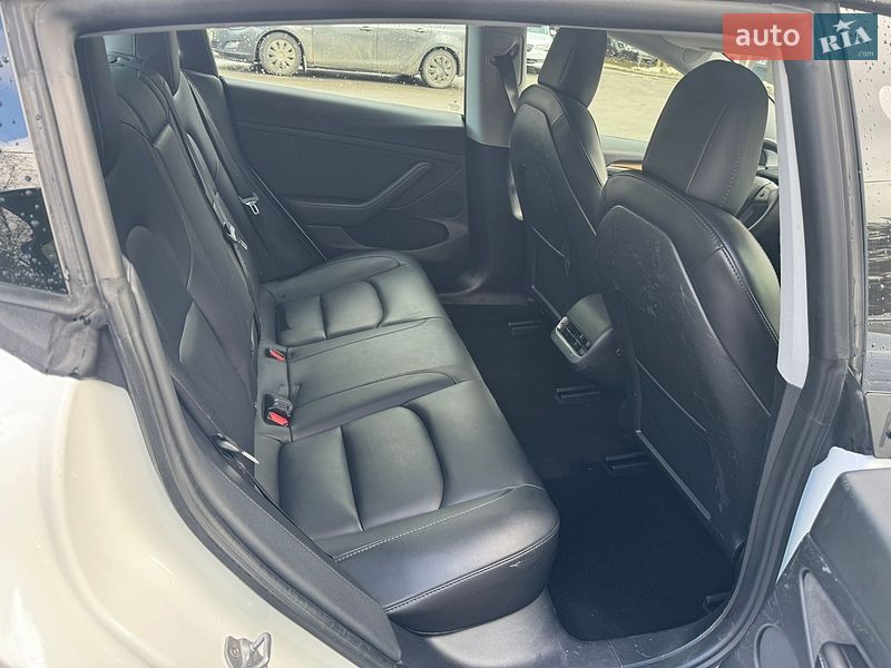 Седан Tesla Model 3 2021 в Львове