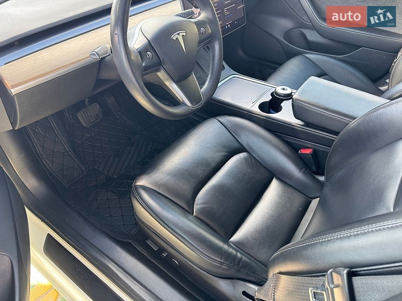 Седан Tesla Model 3 2021 в Львове