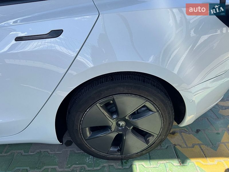 Седан Tesla Model 3 2021 в Львове