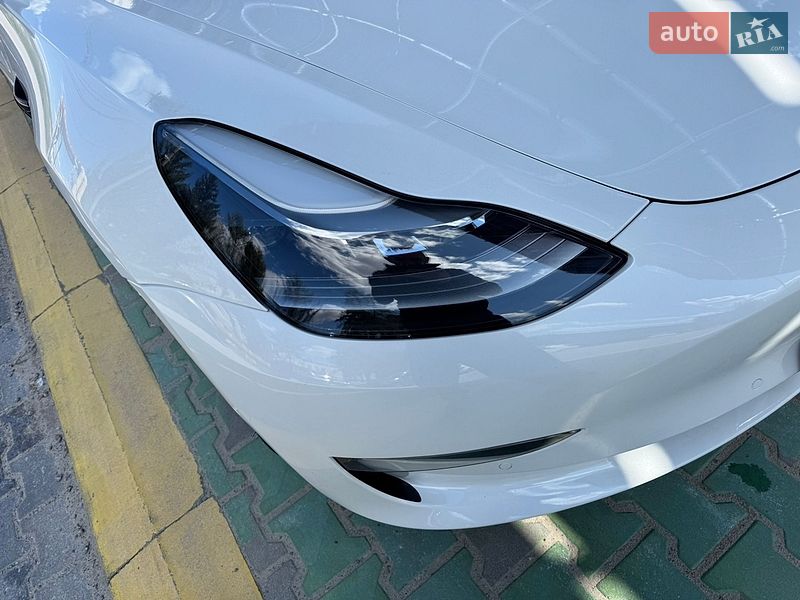 Седан Tesla Model 3 2021 в Львове