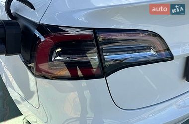 Седан Tesla Model 3 2021 в Львове