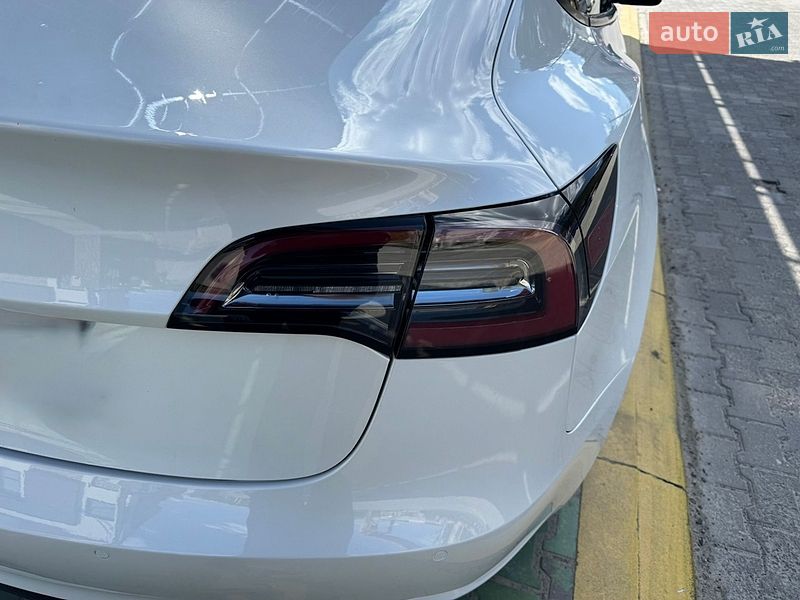 Седан Tesla Model 3 2021 в Львове