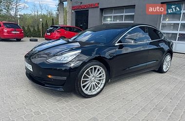 Седан Tesla Model 3 2018 в Львове