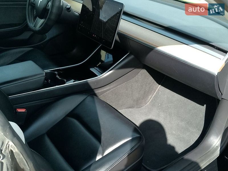 Седан Tesla Model 3 2020 в Львове