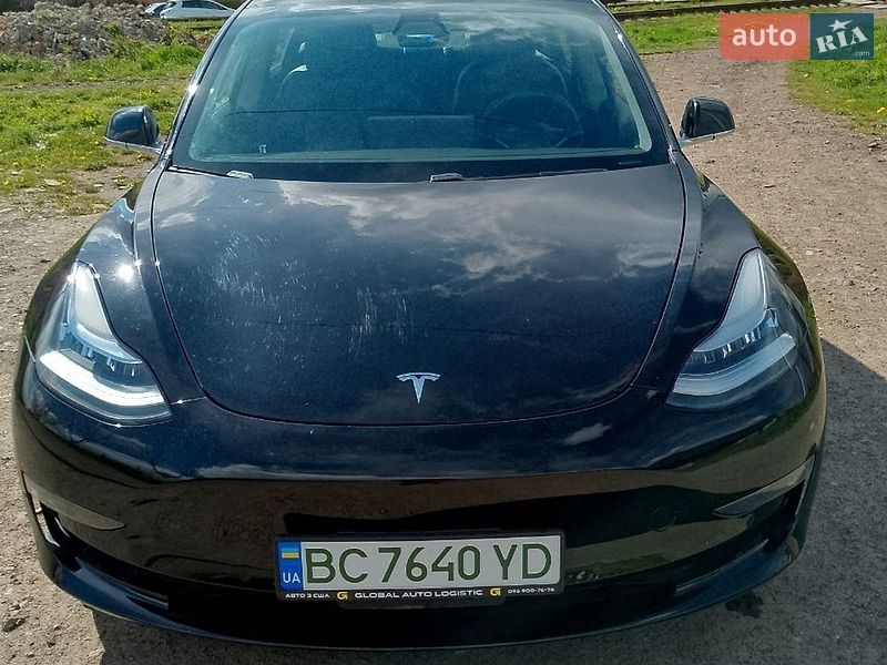 Седан Tesla Model 3 2020 в Львове