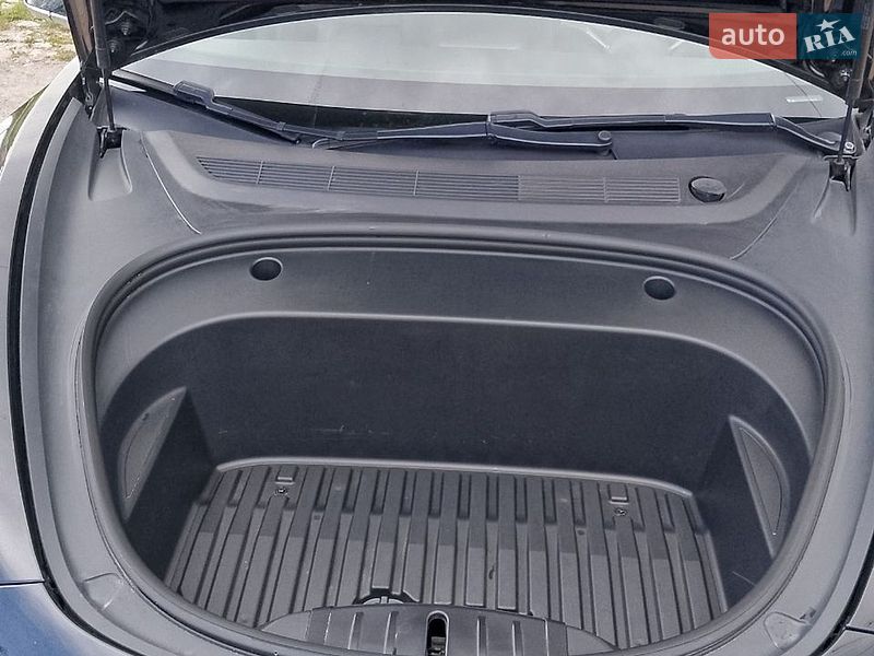 Седан Tesla Model 3 2020 в Львове