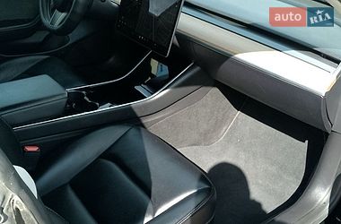 Седан Tesla Model 3 2020 в Львове