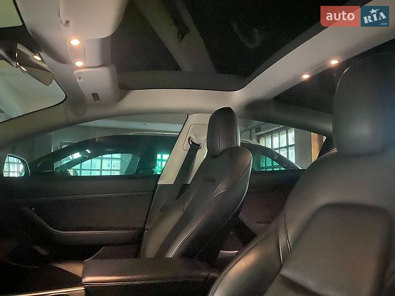 Седан Tesla Model 3 2021 в Луцке