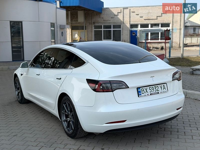 Седан Tesla Model 3 2019 в Киеве