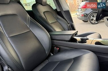 Седан Tesla Model 3 2019 в Киеве