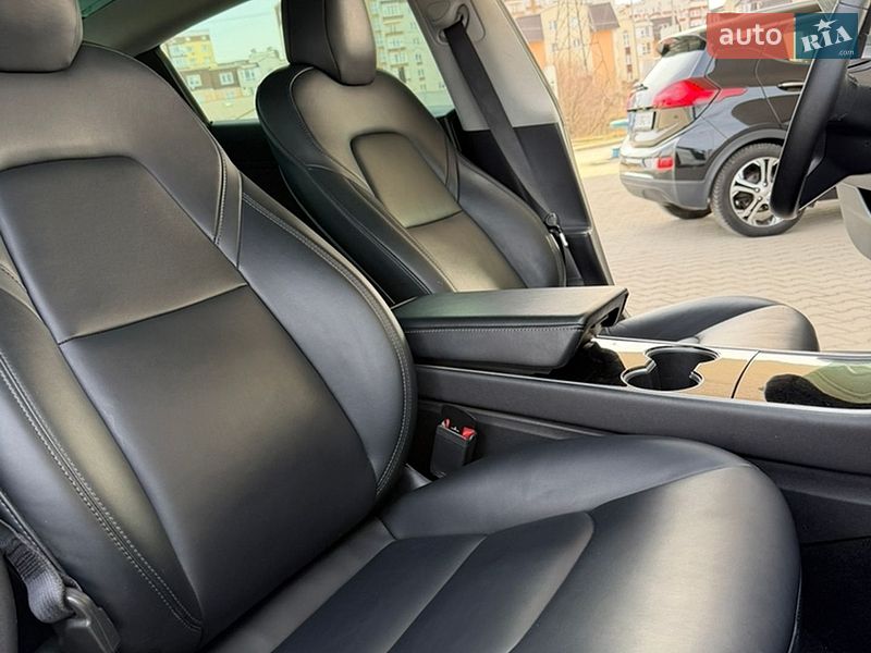 Седан Tesla Model 3 2019 в Киеве