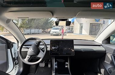 Седан Tesla Model 3 2019 в Киеве