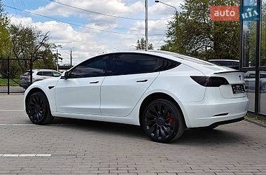 Седан Tesla Model 3 2023 в Львове