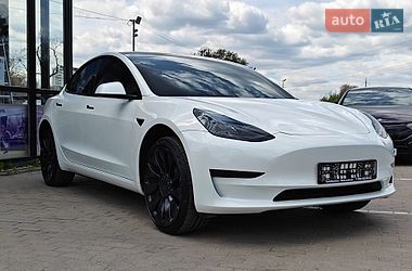 Седан Tesla Model 3 2023 в Львове
