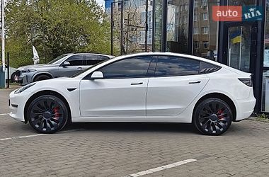 Седан Tesla Model 3 2023 в Львове