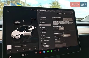Седан Tesla Model 3 2023 в Львове