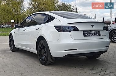 Седан Tesla Model 3 2023 в Львове