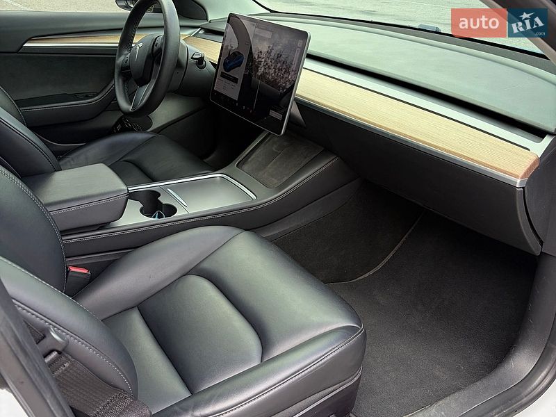 Седан Tesla Model 3 2022 в Днепре