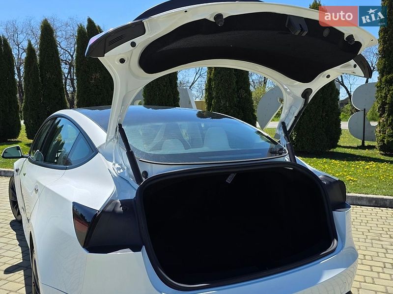 Седан Tesla Model 3 2025 в Одессе