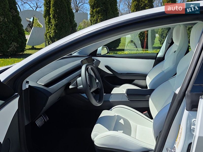 Седан Tesla Model 3 2025 в Одессе