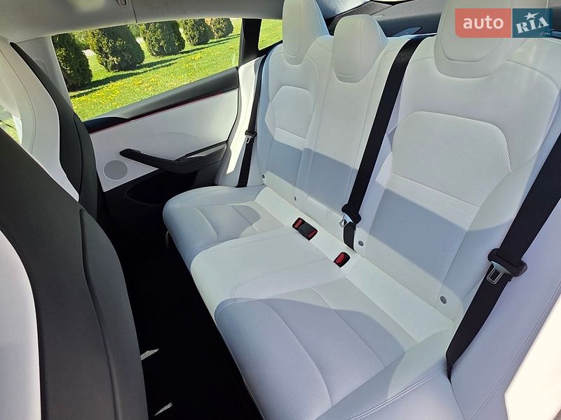 Седан Tesla Model 3 2025 в Одессе