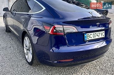 Седан Tesla Model 3 2018 в Львові