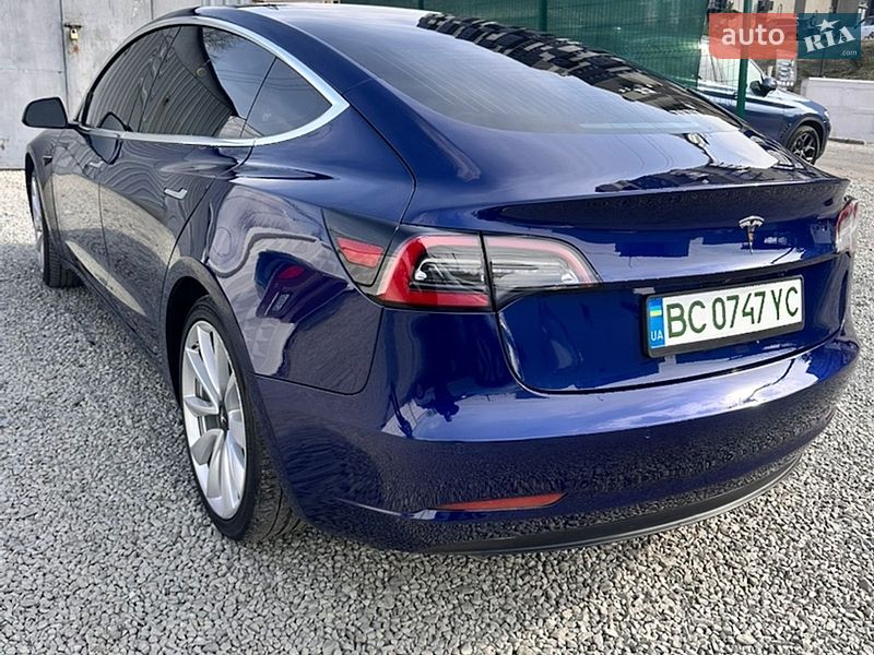 Седан Tesla Model 3 2018 в Львові