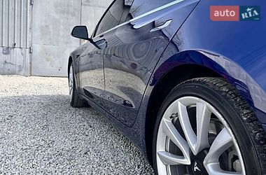 Седан Tesla Model 3 2018 в Львові
