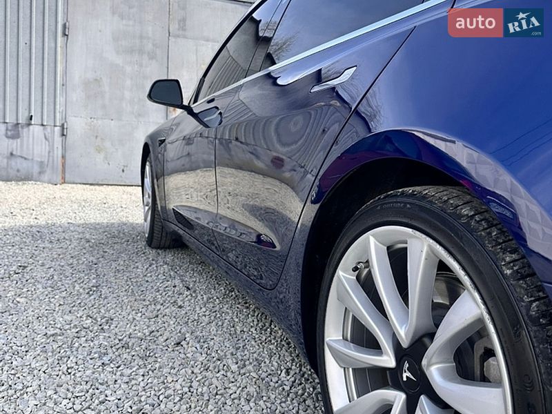Седан Tesla Model 3 2018 в Львові