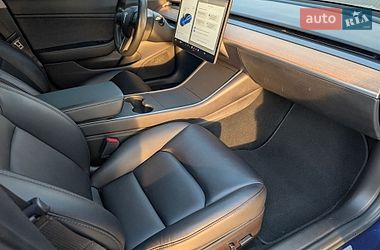Седан Tesla Model 3 2018 в Львові