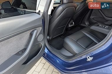 Седан Tesla Model 3 2018 в Львові