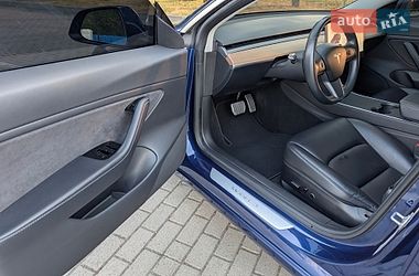 Седан Tesla Model 3 2018 в Львові