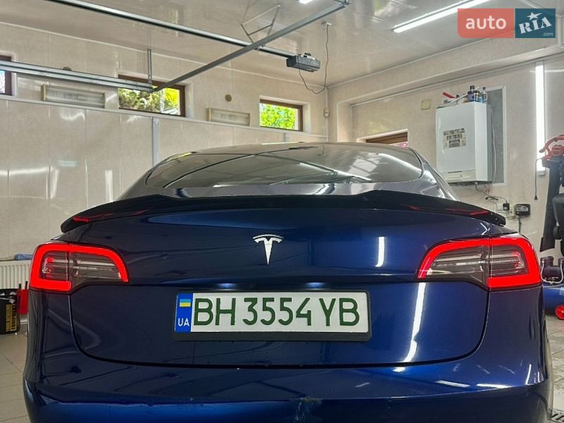 Седан Tesla Model 3 2021 в Одесі