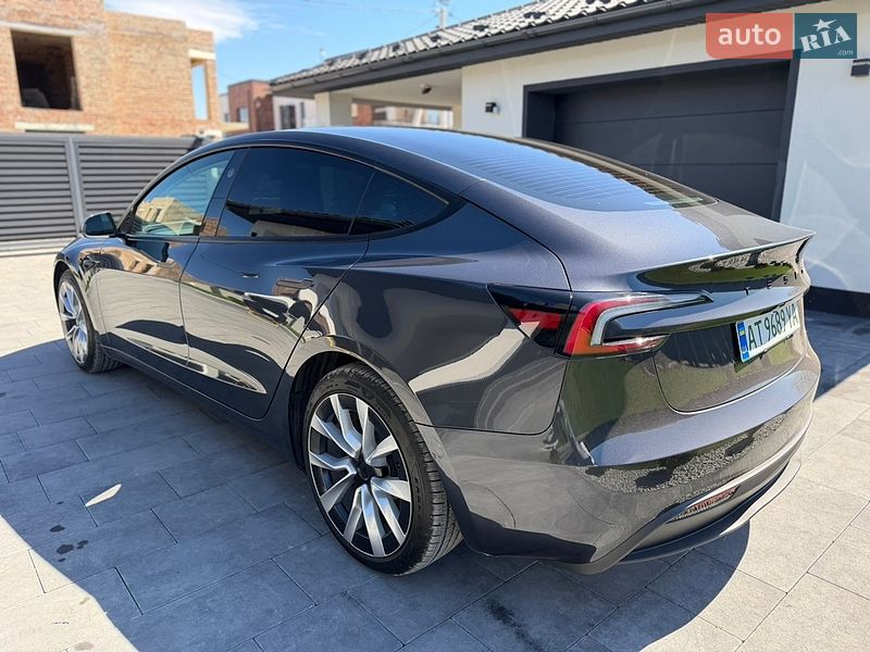 Седан Tesla Model 3 2025 в Ивано-Франковске