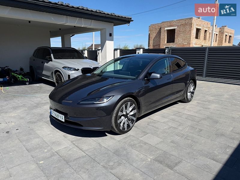 Седан Tesla Model 3 2025 в Ивано-Франковске